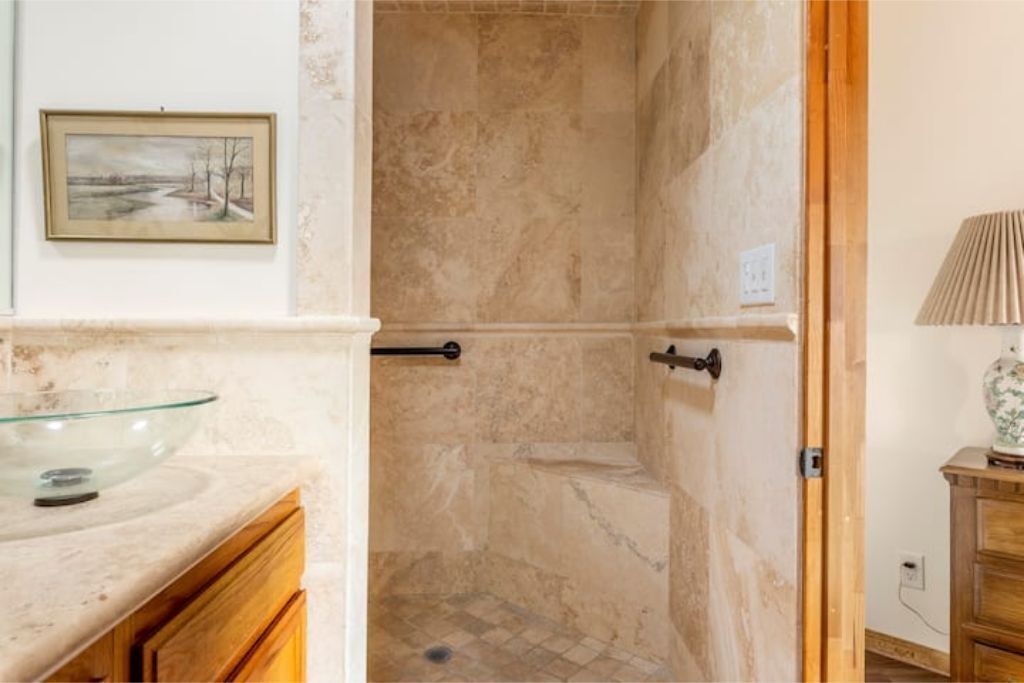 Photo of Bathroom in Verdugo Woodlands