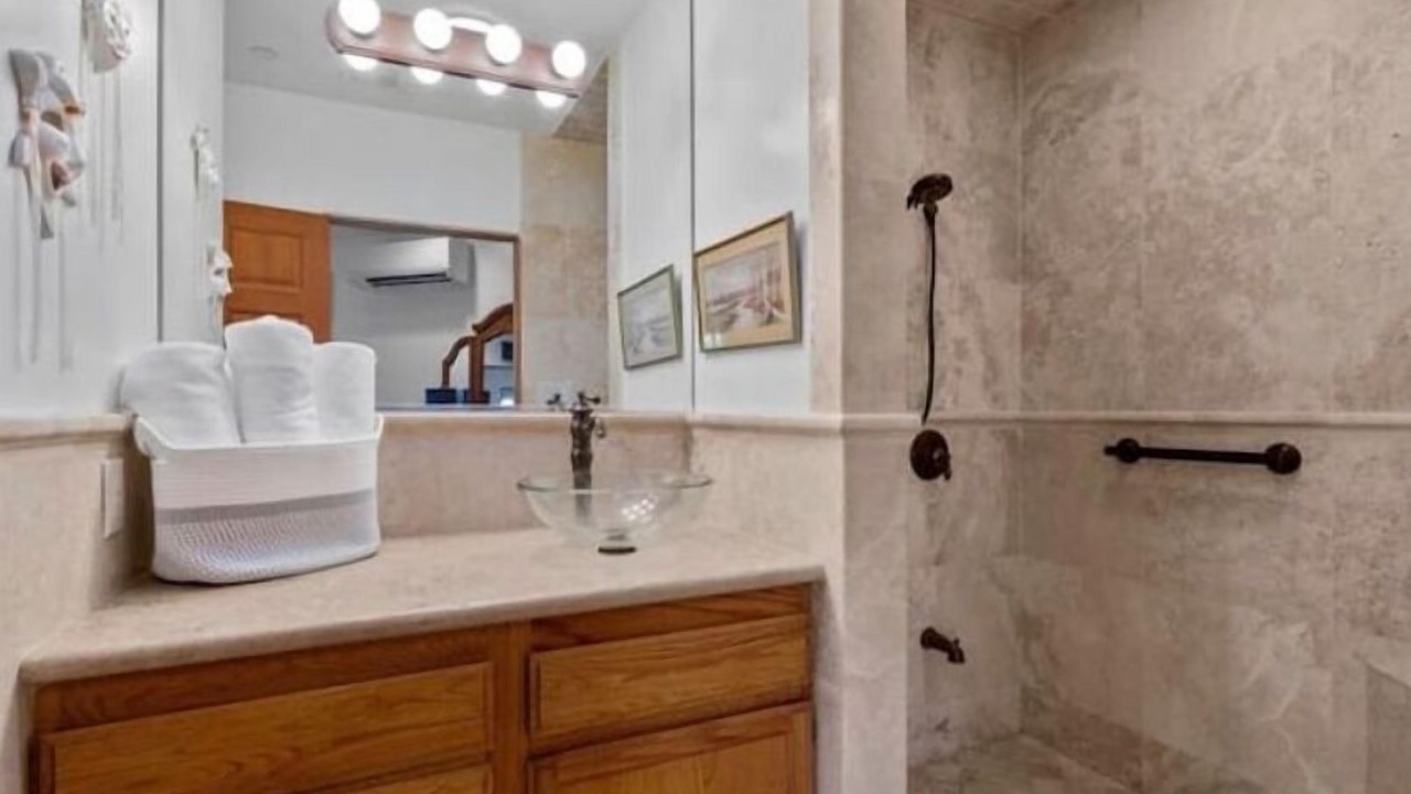 Photo of Bathroom in Verdugo Woodlands