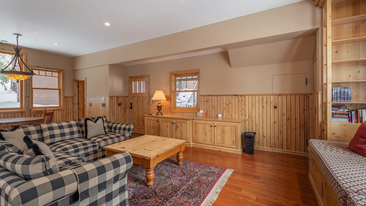 Photo of Livingroom in Kingswood Estates