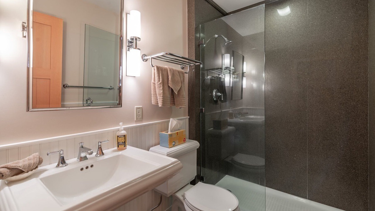 Photo of Bathroom in Kingswood Estates