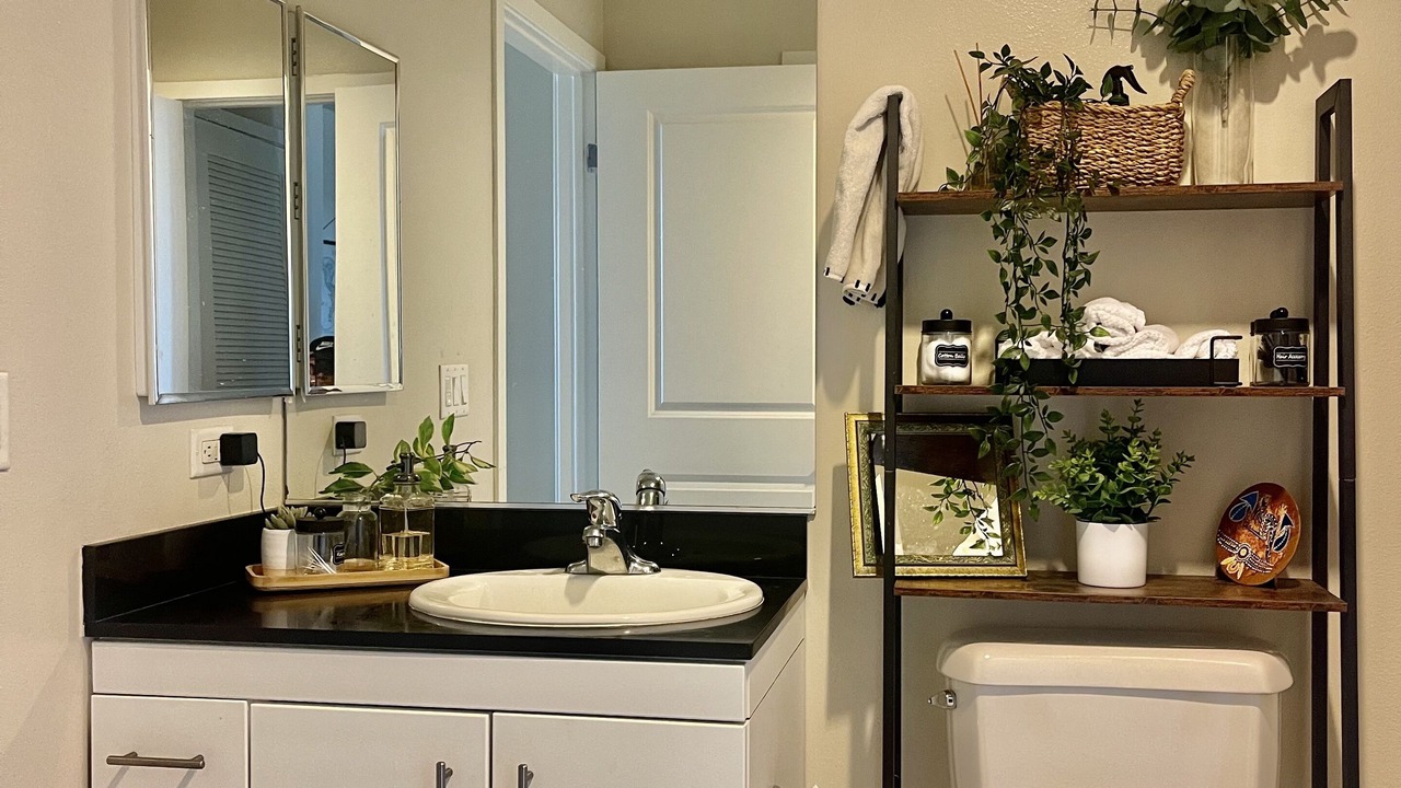 Photo of Bathroom in Miracle Mile