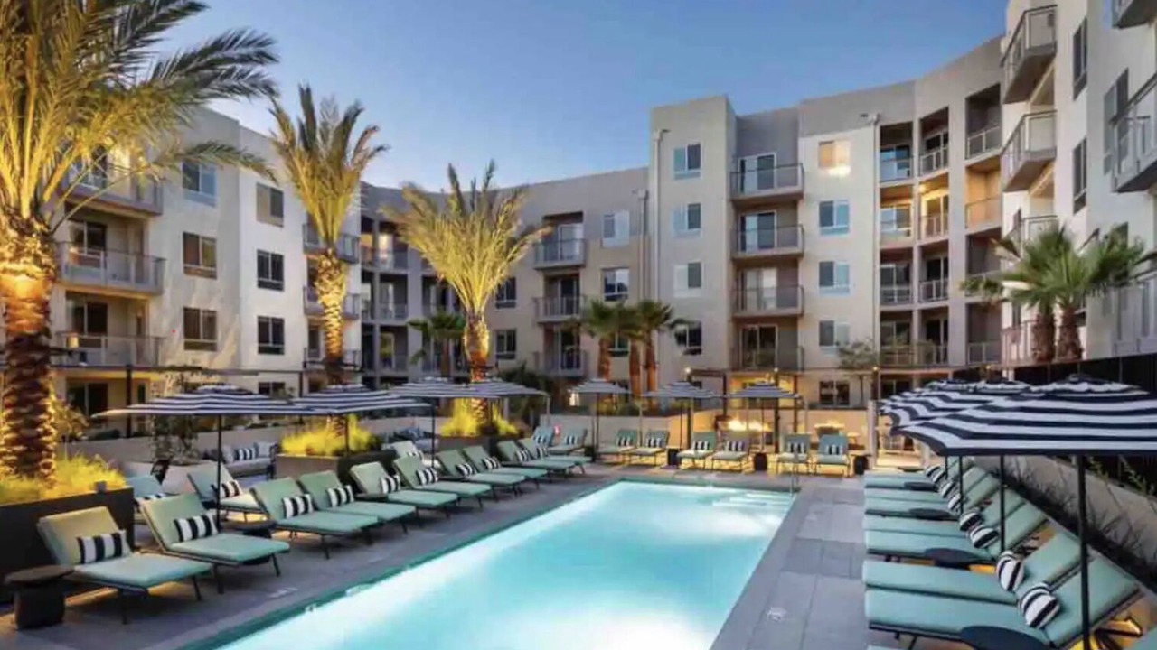 Photo of Outdoor in Miracle Mile