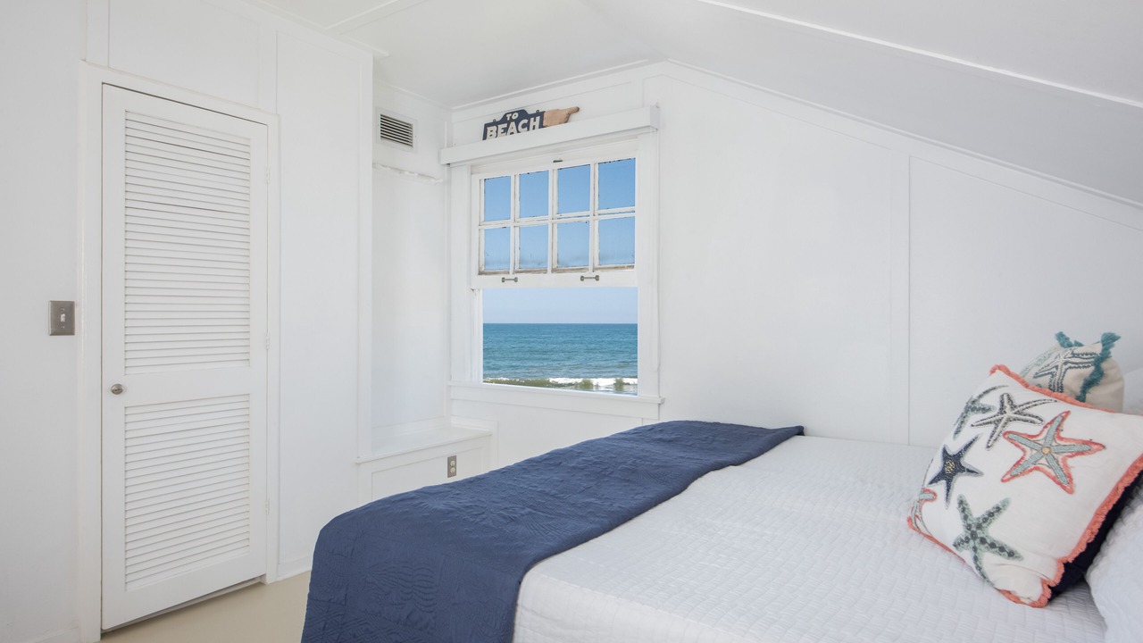 Photo of Bedroom in Toro Canyon