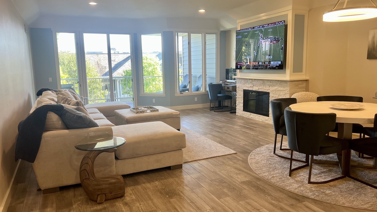 Photo of Livingroom in Lantern Bay Estates