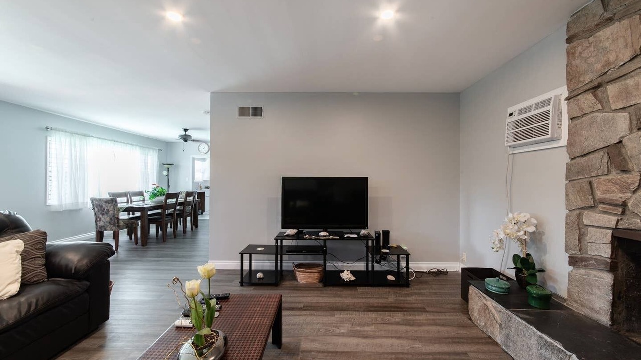 Photo of Livingroom in Eastside
