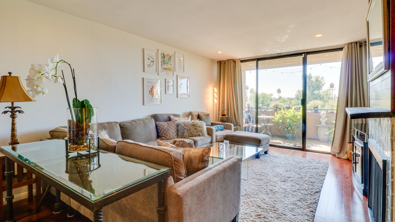 Photo of Livingroom in Granada Hills South