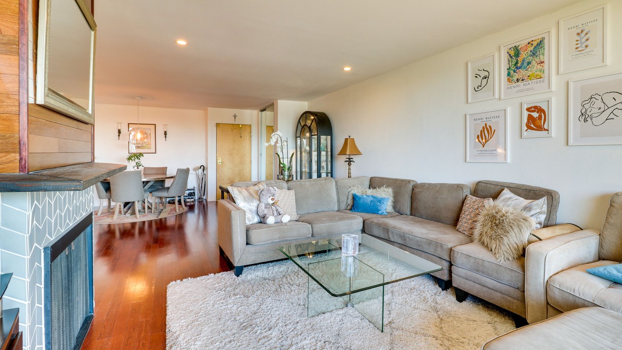 Photo of Livingroom in Granada Hills South