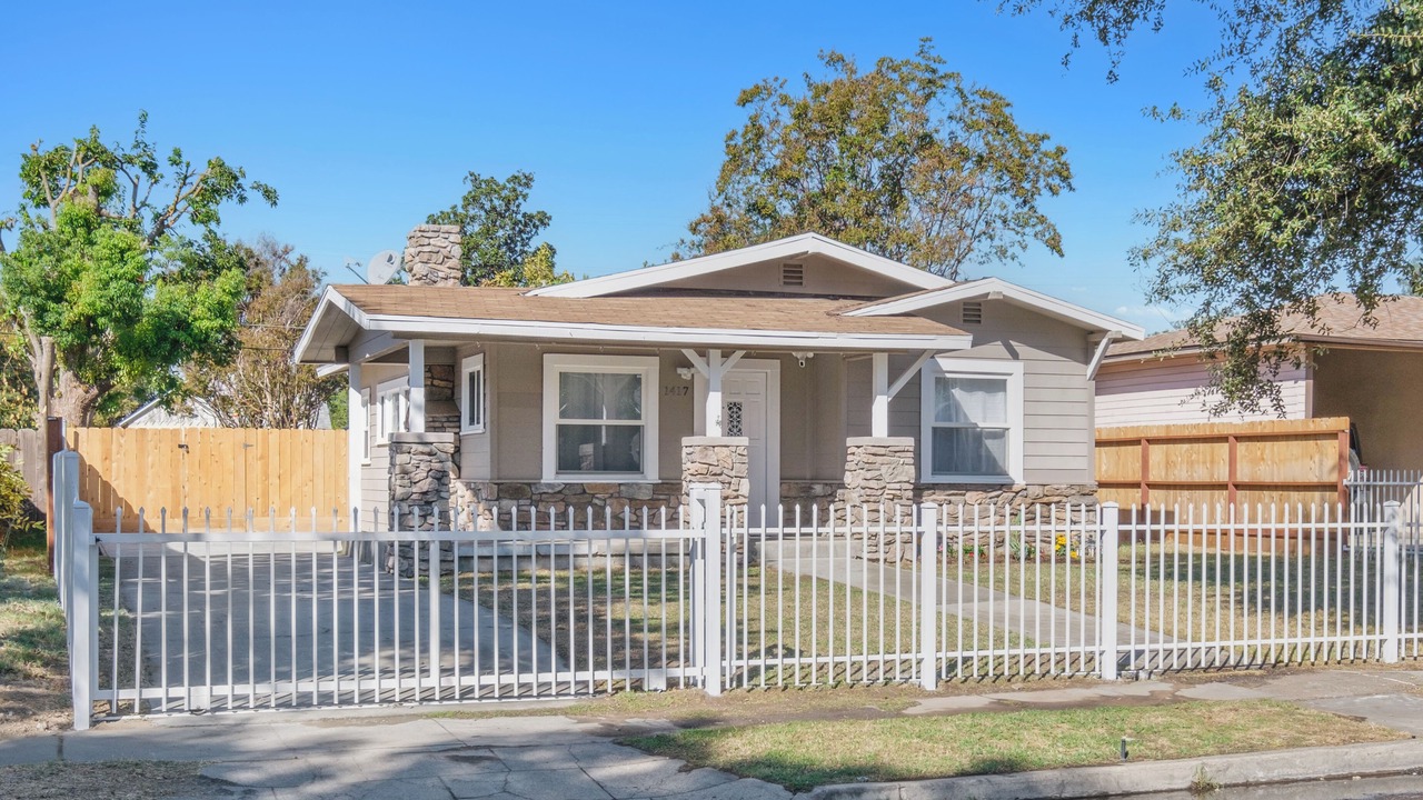 Photo of Outdoor in Raisin