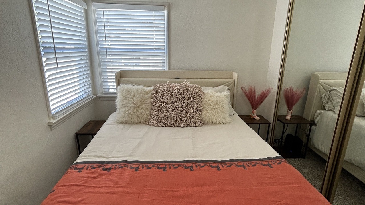 Photo of Bedroom in East Side Costa Mesa