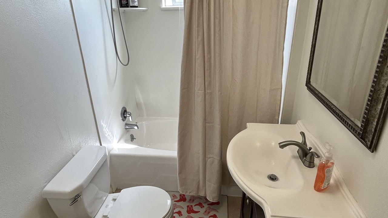 Photo of Bathroom in East Side Costa Mesa
