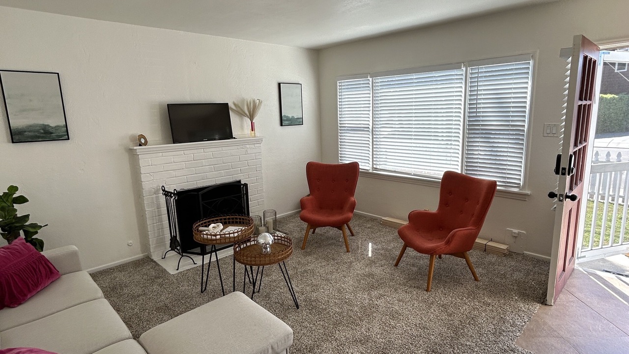 Photo of Livingroom in East Side Costa Mesa