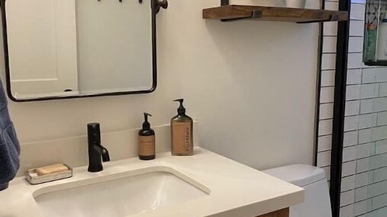 Photo of Bathroom in Blue Jay