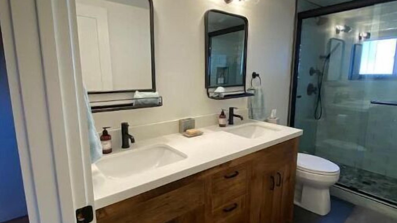 Photo of Bathroom in Blue Jay