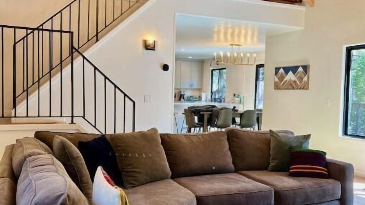 Photo of Livingroom in Blue Jay