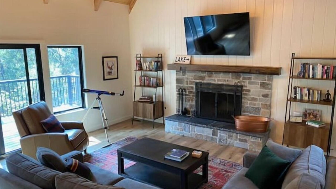 Photo of Livingroom in Blue Jay