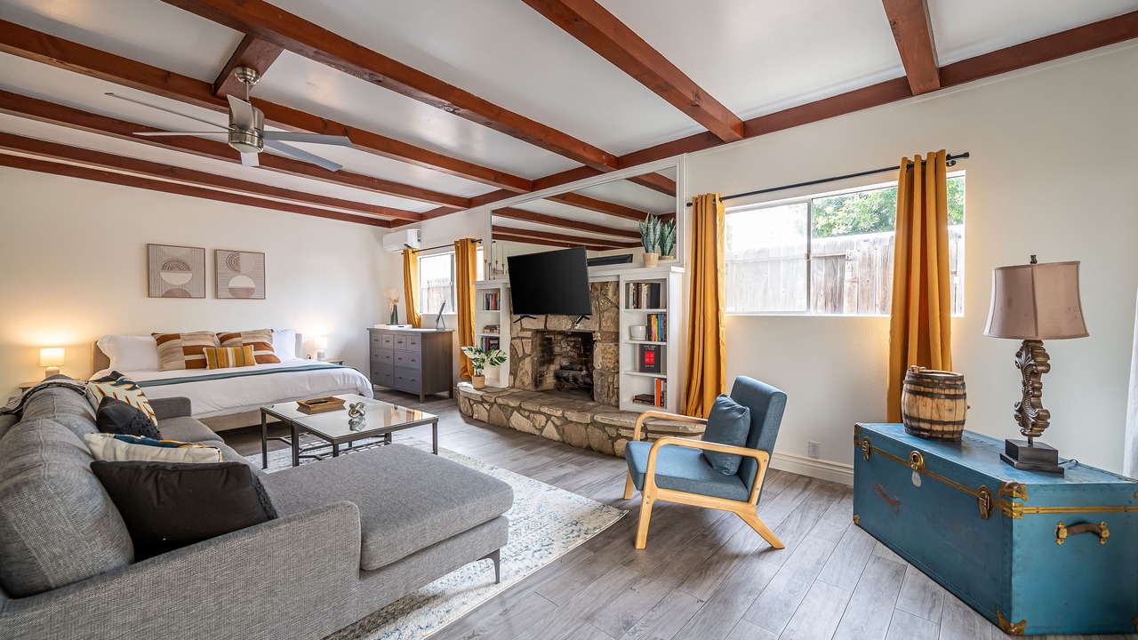 Photo of Livingroom in Eastside