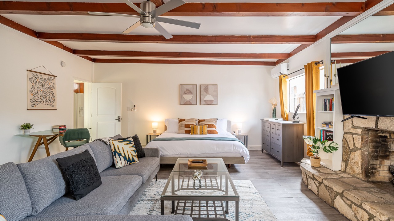 Photo of Livingroom in Eastside