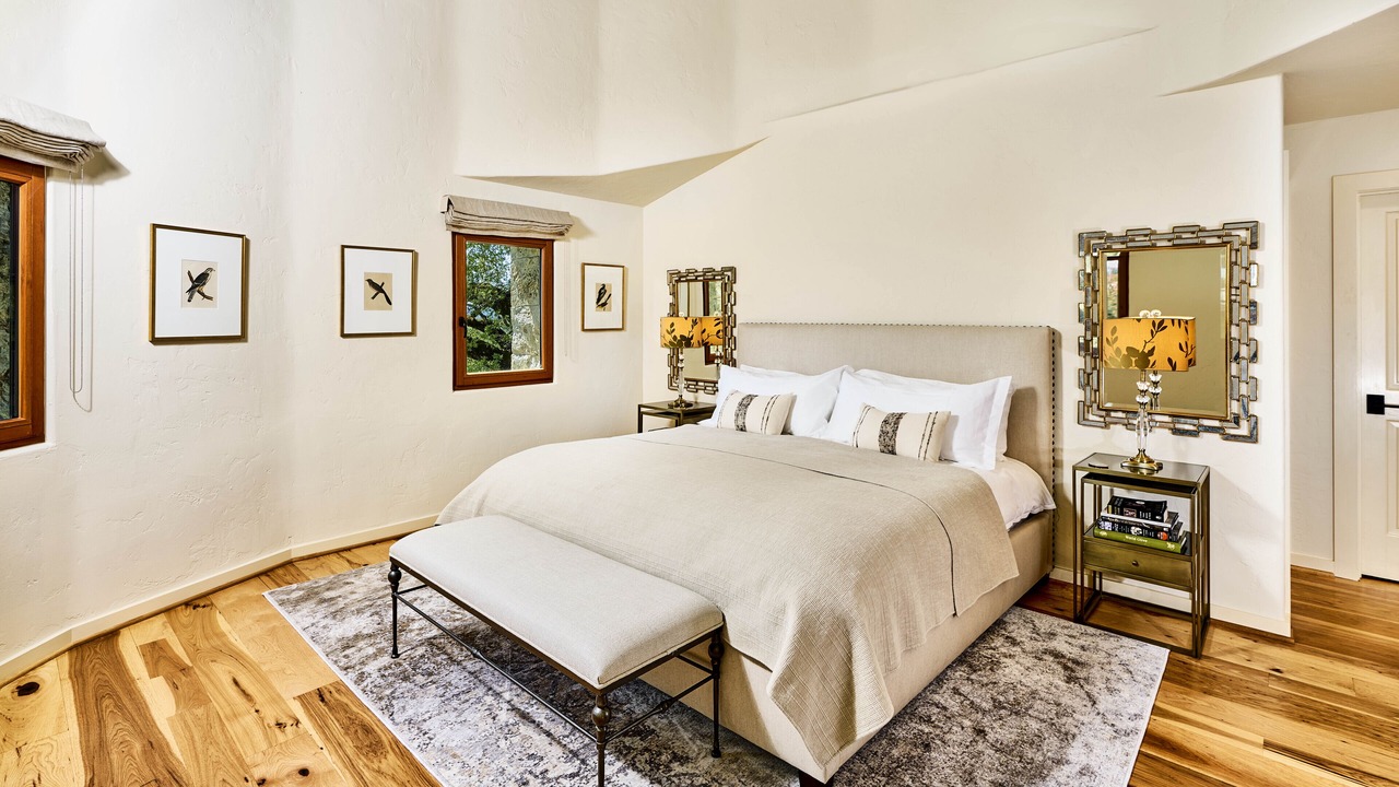 Photo of Bedroom in Geyserville