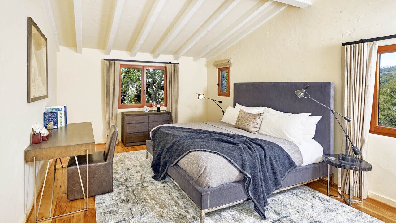 Photo of Bedroom in Geyserville