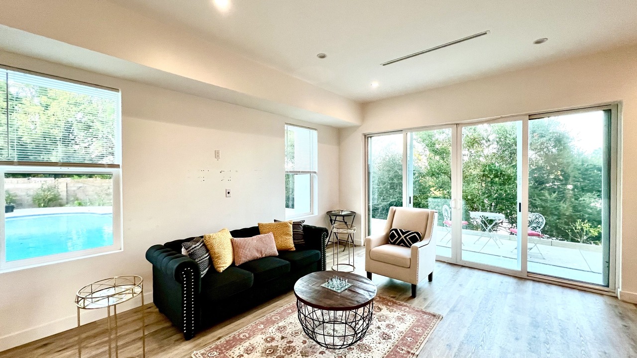 Photo of Livingroom in Canoga Park