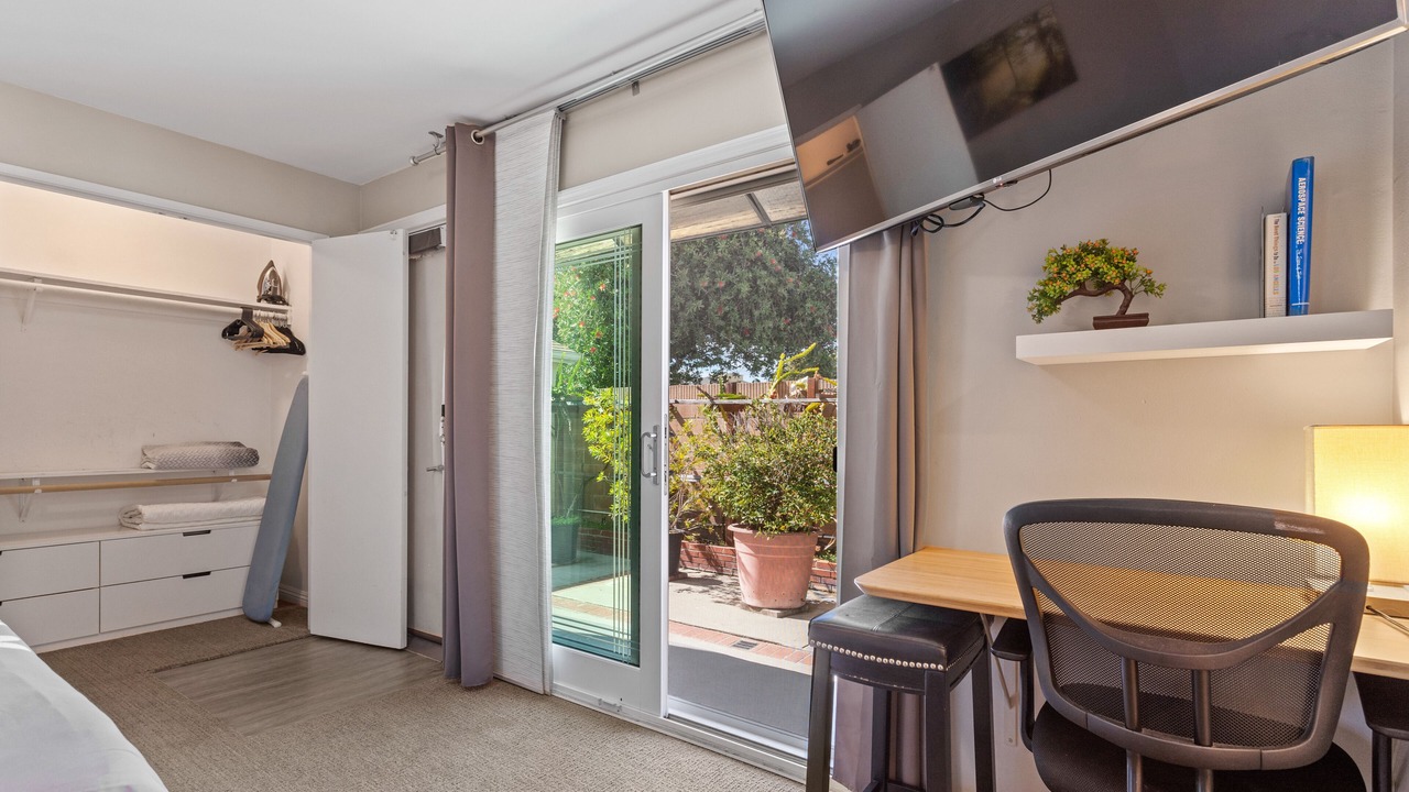 Photo of Bedroom in Fox Hills