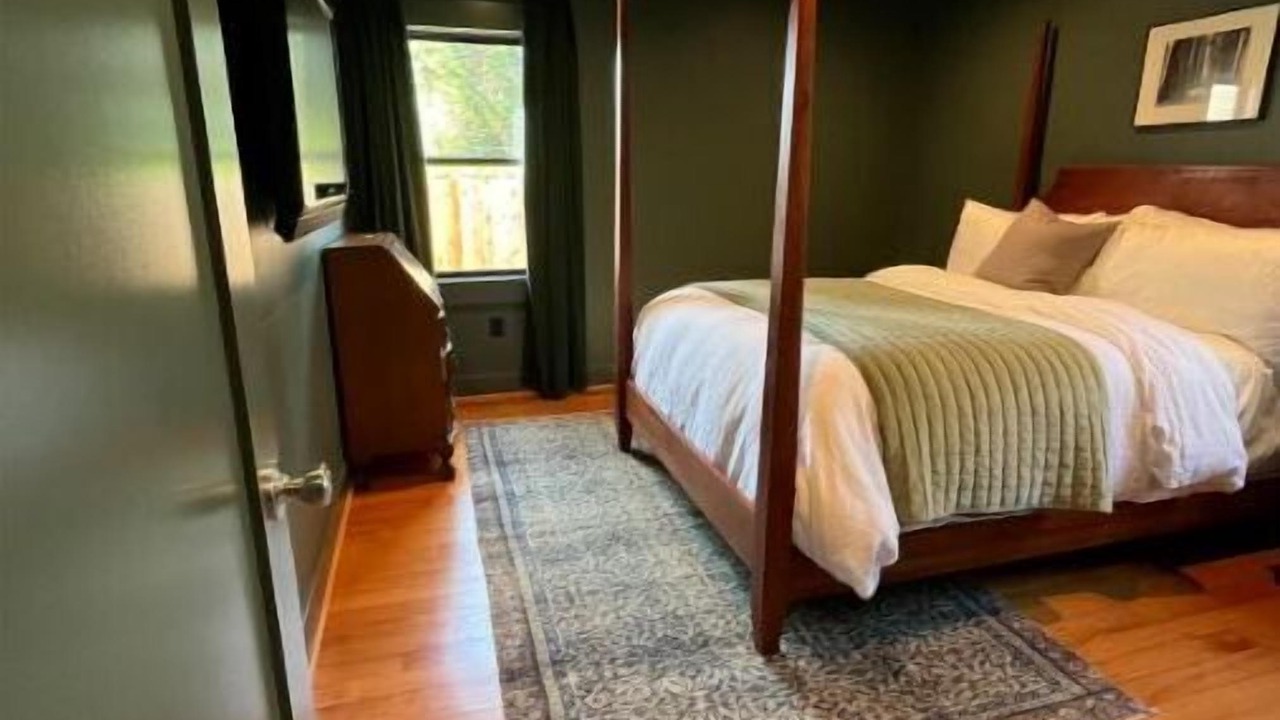 Photo of Bedroom in Eureka