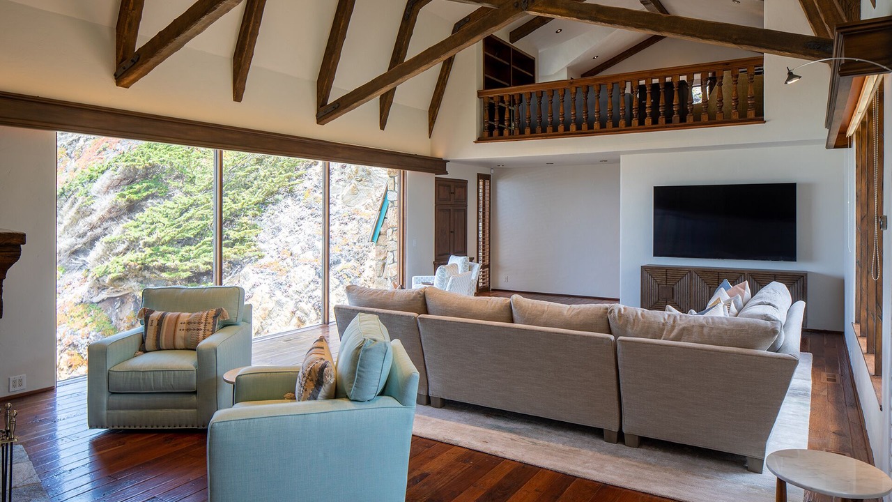 Photo of Livingroom in Carmel Highlands