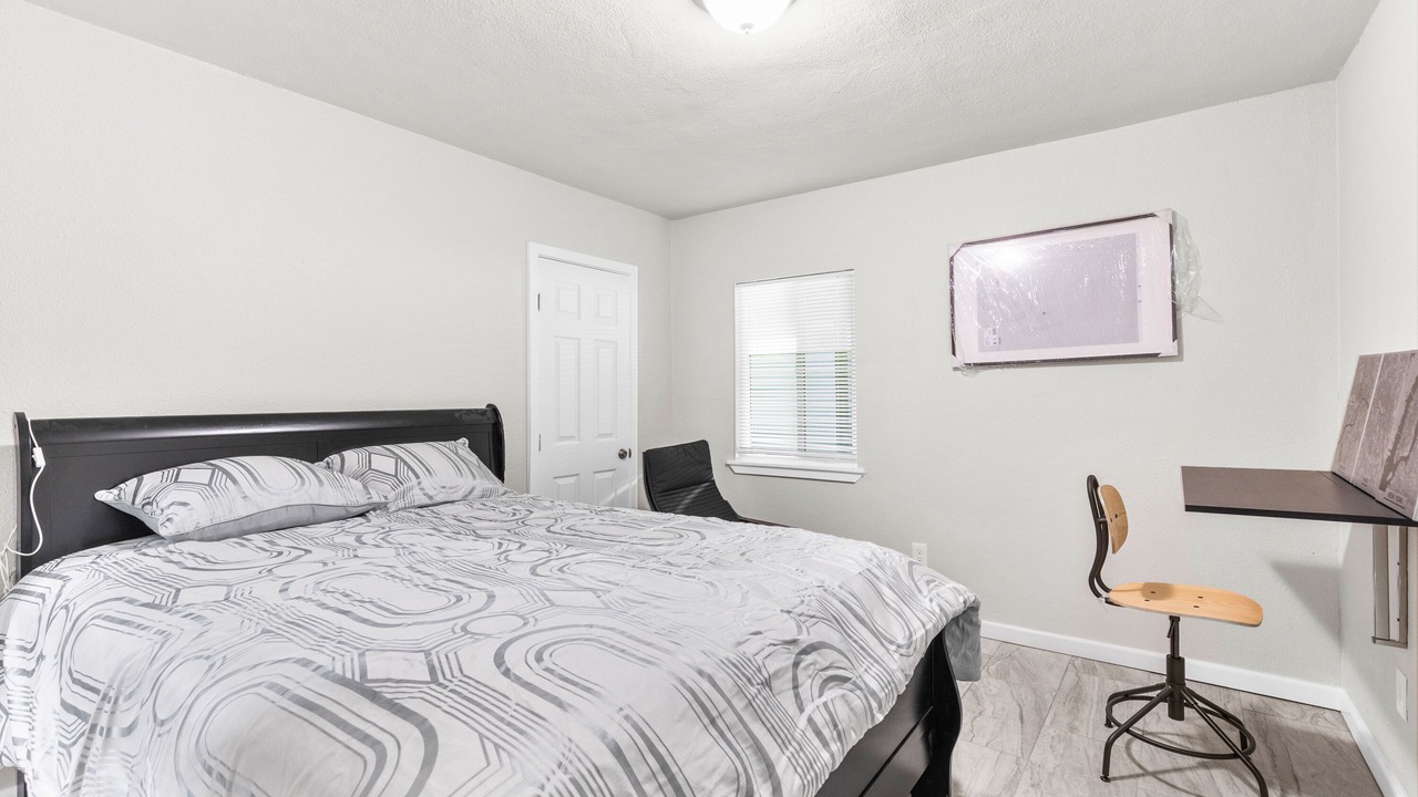 Photo of Bedroom in Compton