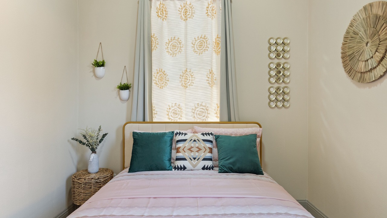 Photo of Bedroom in Downtown Riverside
