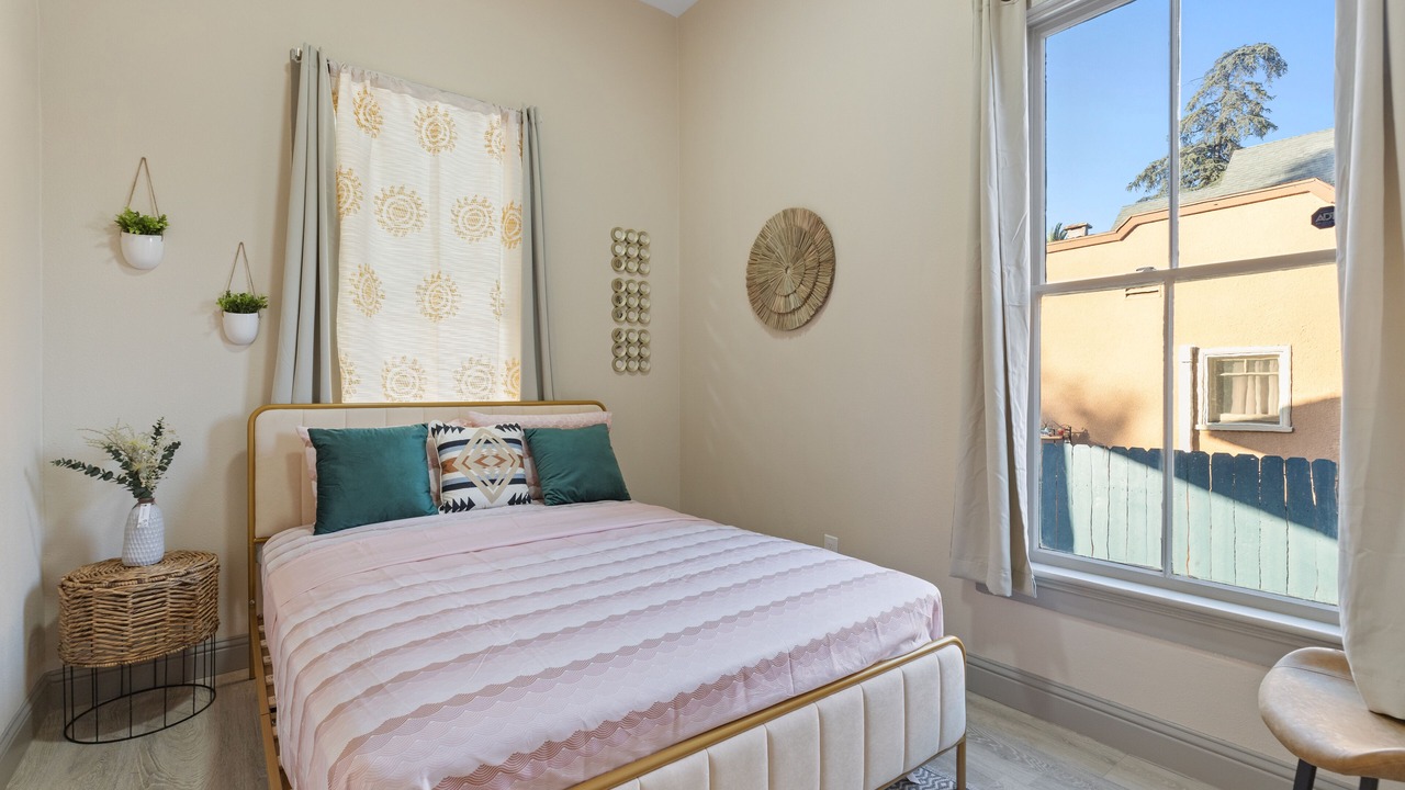 Photo of Bedroom in Downtown Riverside