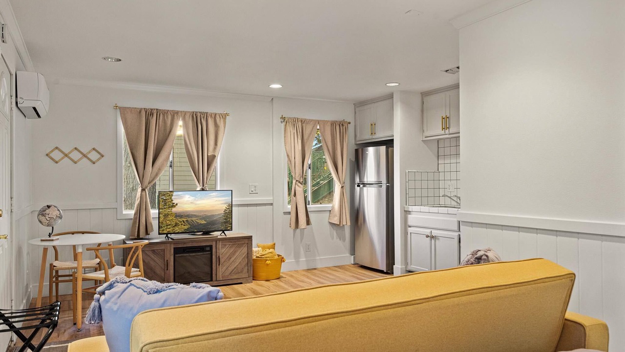 Photo of Livingroom in Lake Arrowhead
