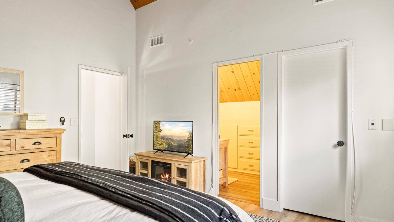 Photo of Bedroom in Lake Arrowhead