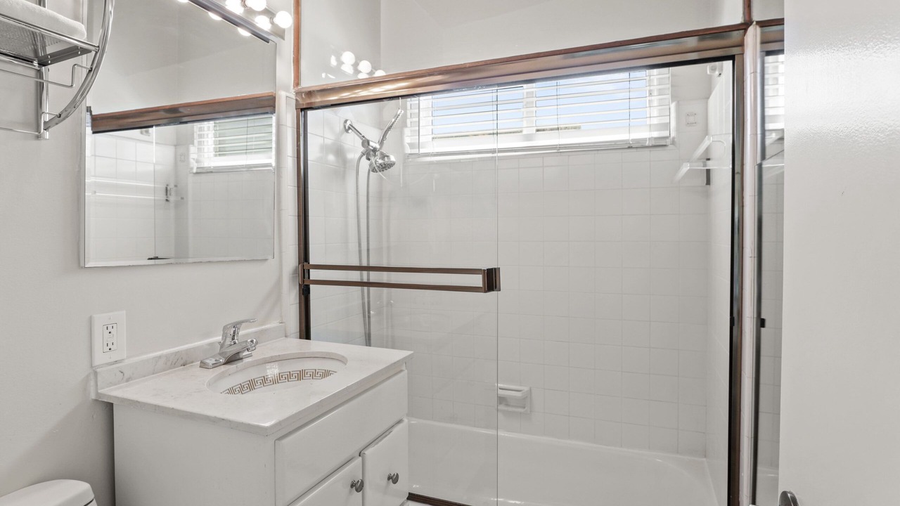 Photo of Bathroom in Eastern Malibu