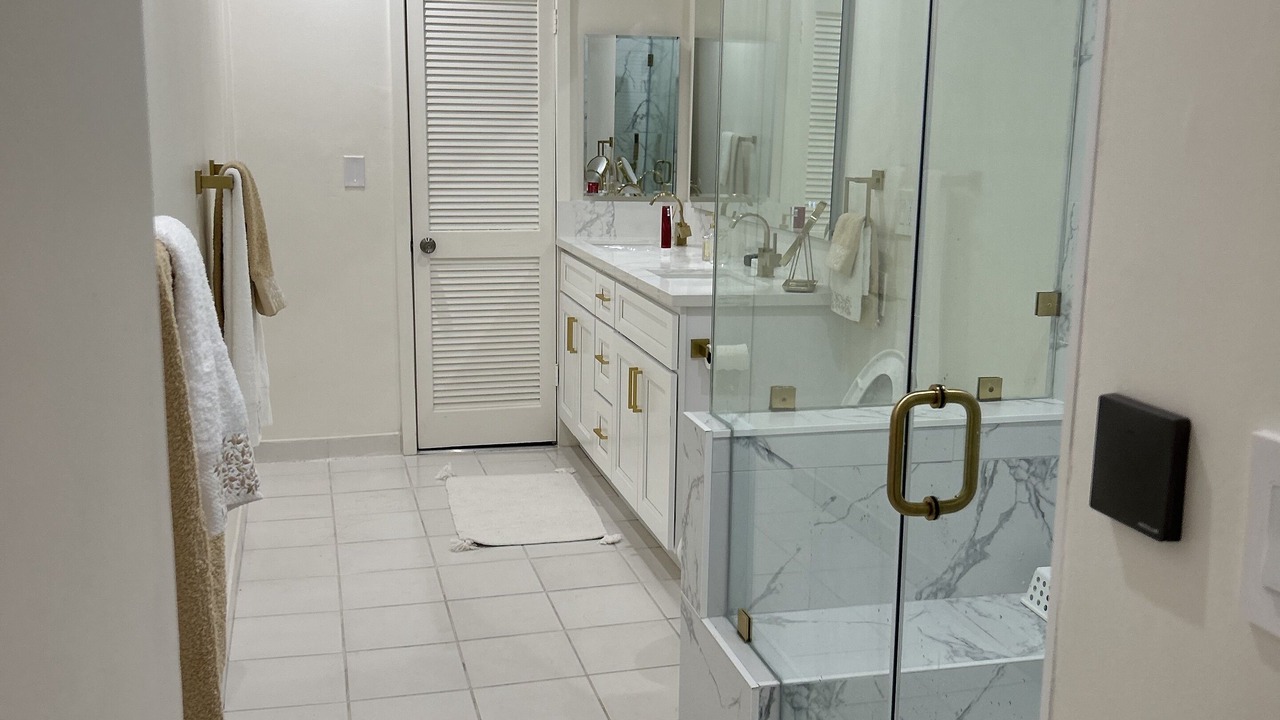 Photo of Bathroom in Carthay Circle