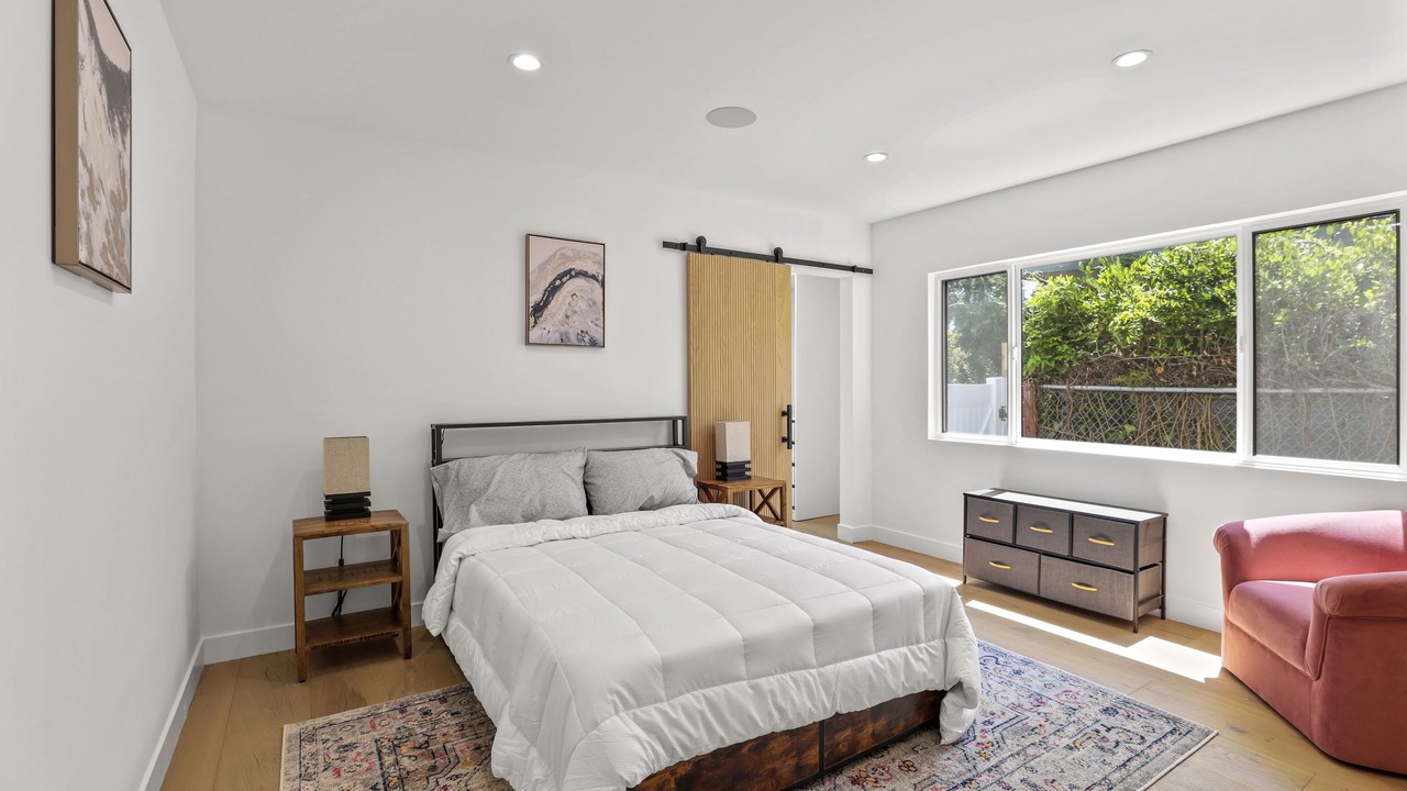 Photo of Bedroom in Valley Glen