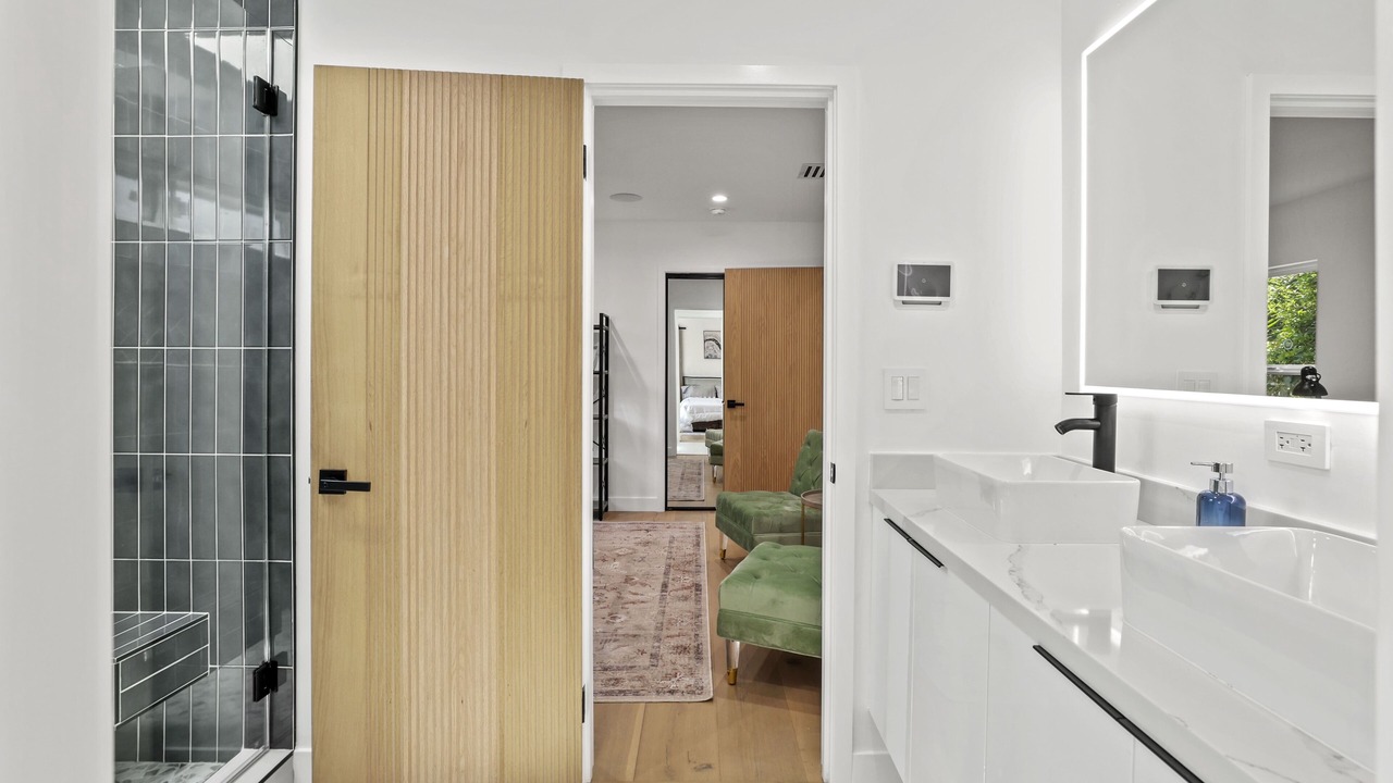 Photo of Bathroom in Valley Glen