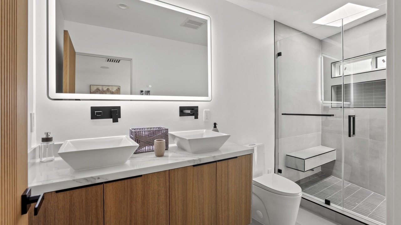 Photo of Bathroom in Valley Glen