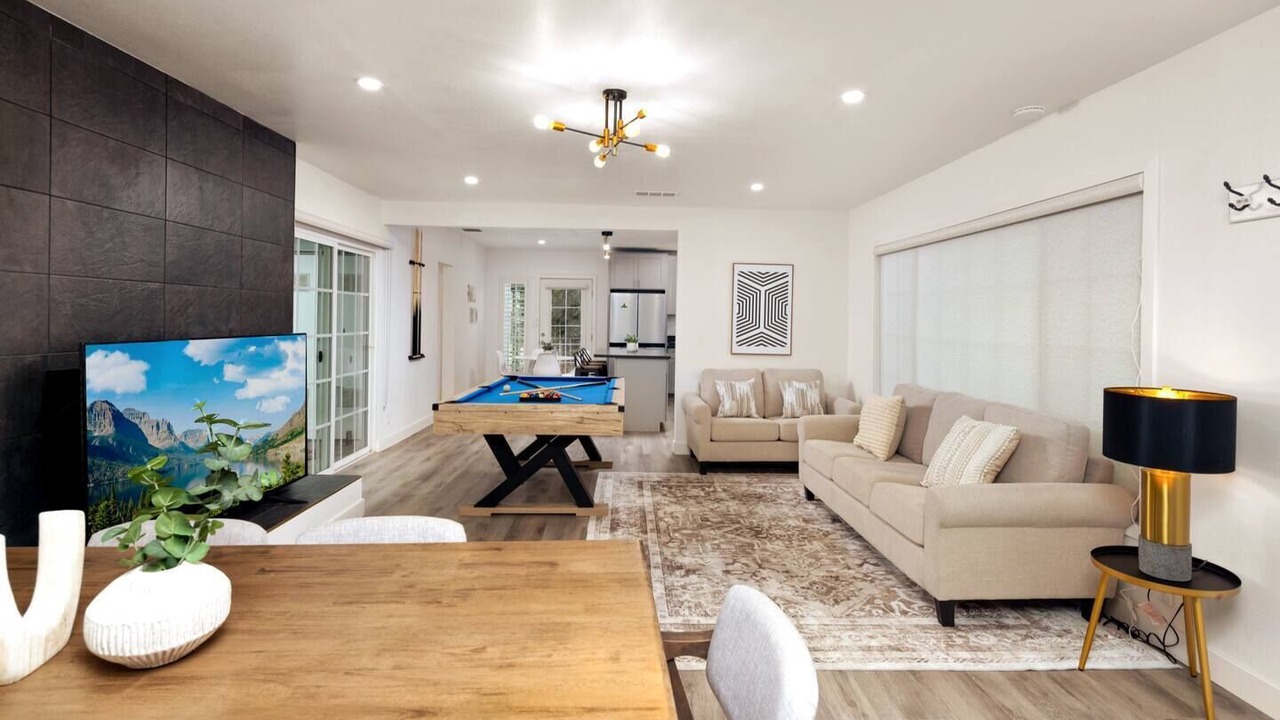 Photo of Livingroom in Charter Oak