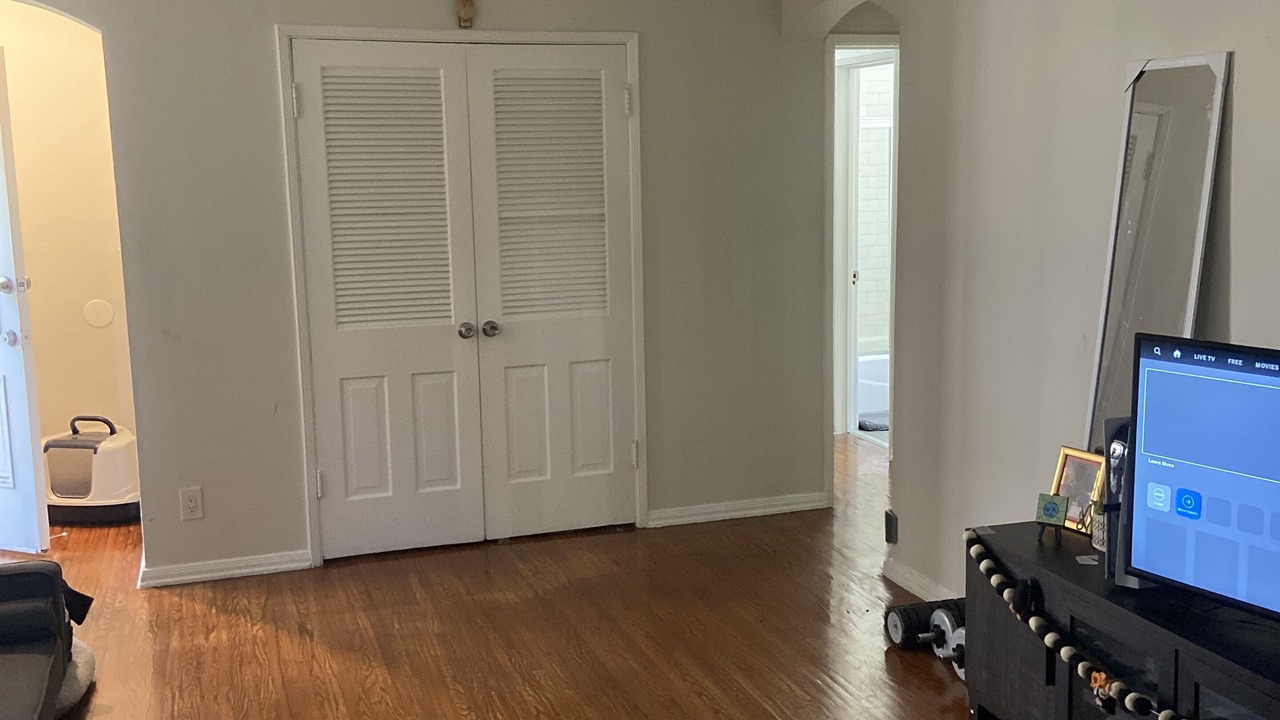 Photo of Bedroom in Pico-Union