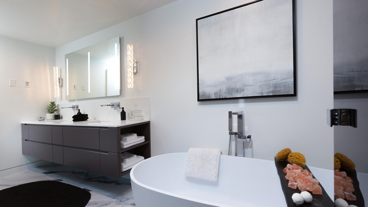 Photo of Bathroom in Hollywood Hills West