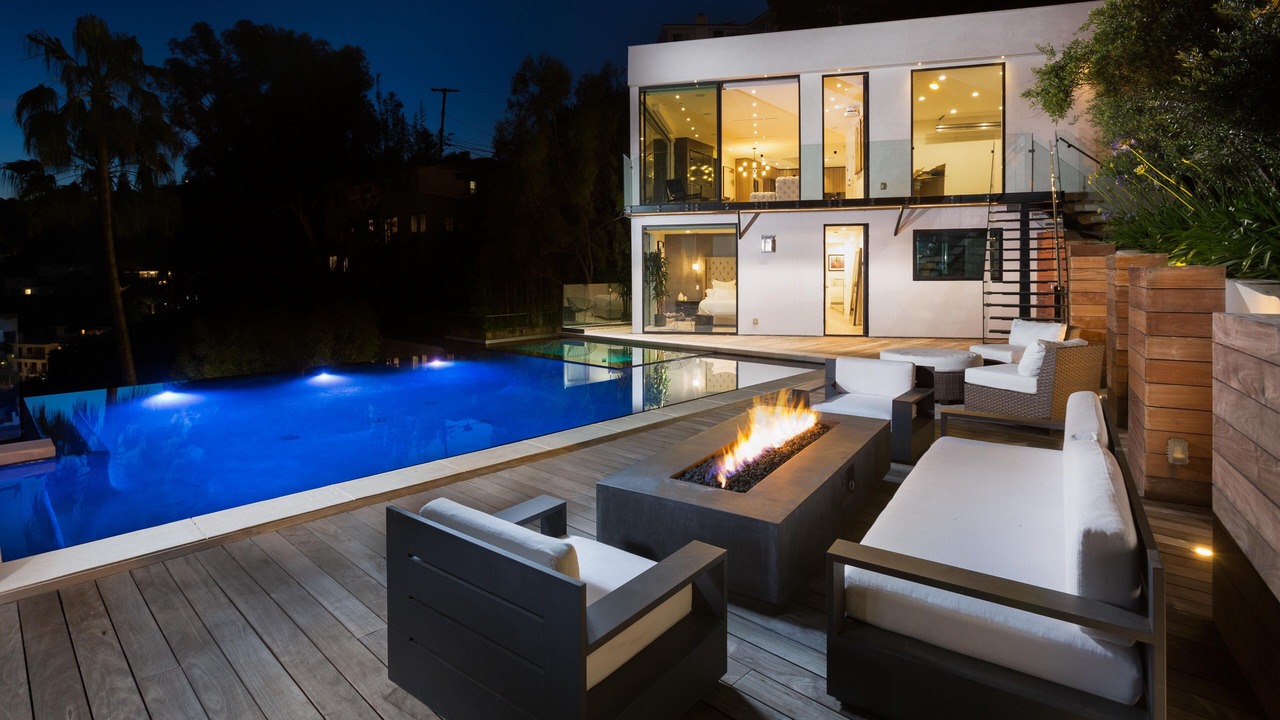 Photo of Outdoor in Hollywood Hills West