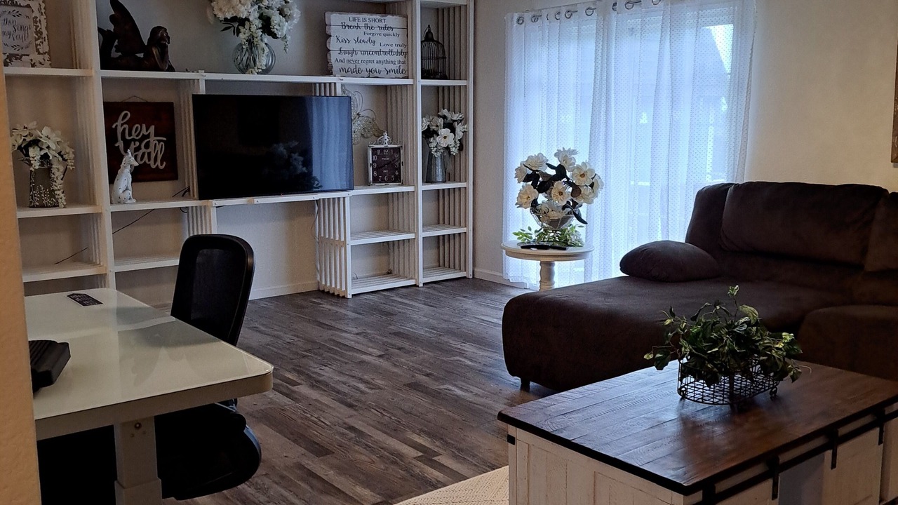 Photo of Livingroom in Humboldt Hill