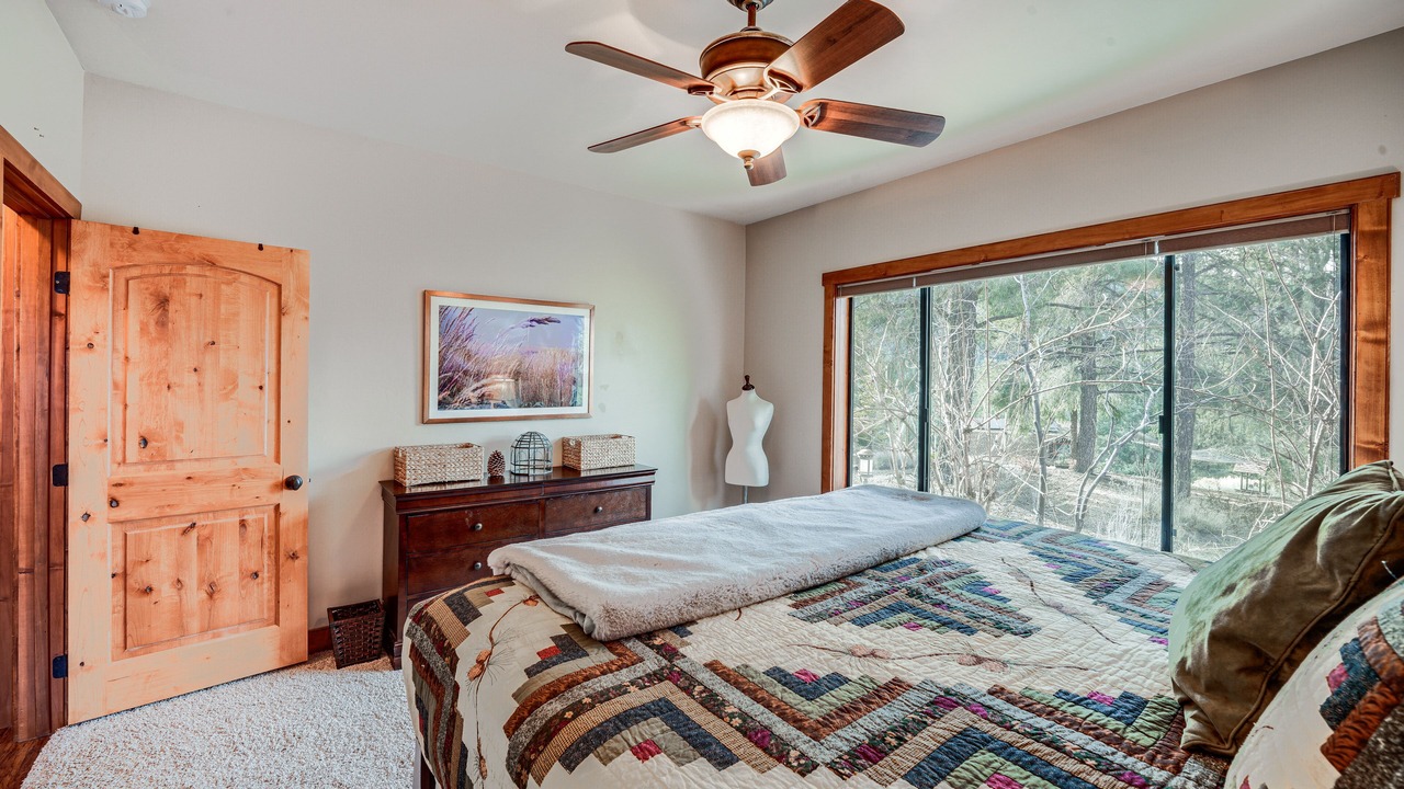Photo of Bedroom in Pine Mountain Club
