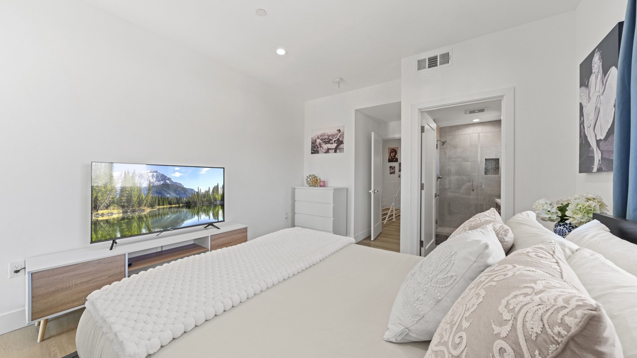 Photo of Bedroom in NoHo Arts District