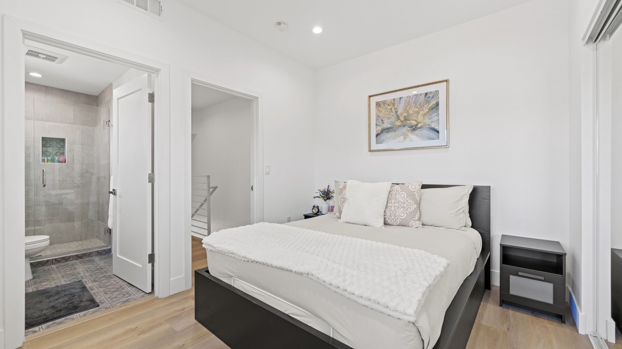 Photo of Bedroom in NoHo Arts District