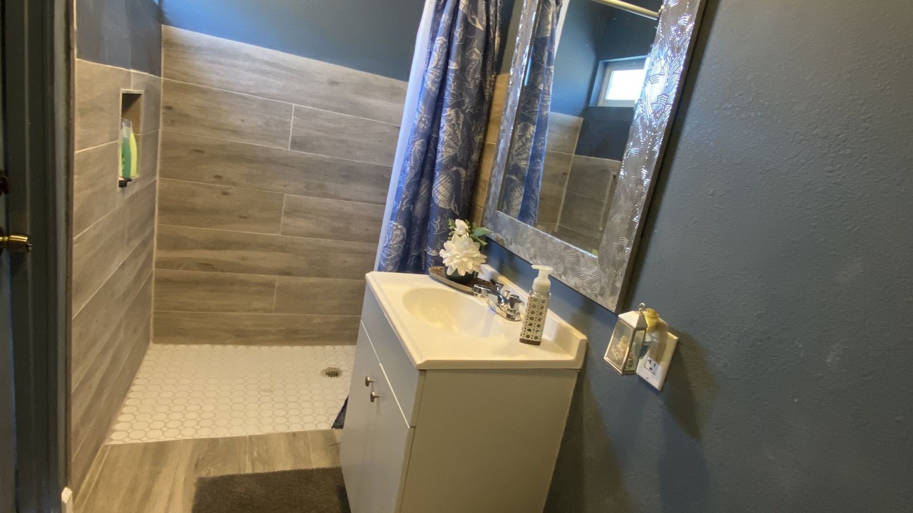 Photo of Bathroom in Baldwin Park