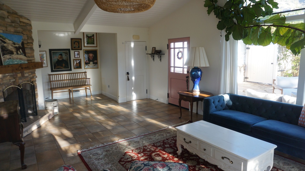 Photo of Livingroom in Three Arch Bay