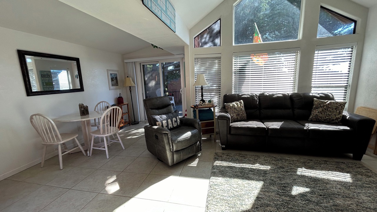 Photo of Livingroom in Smith River