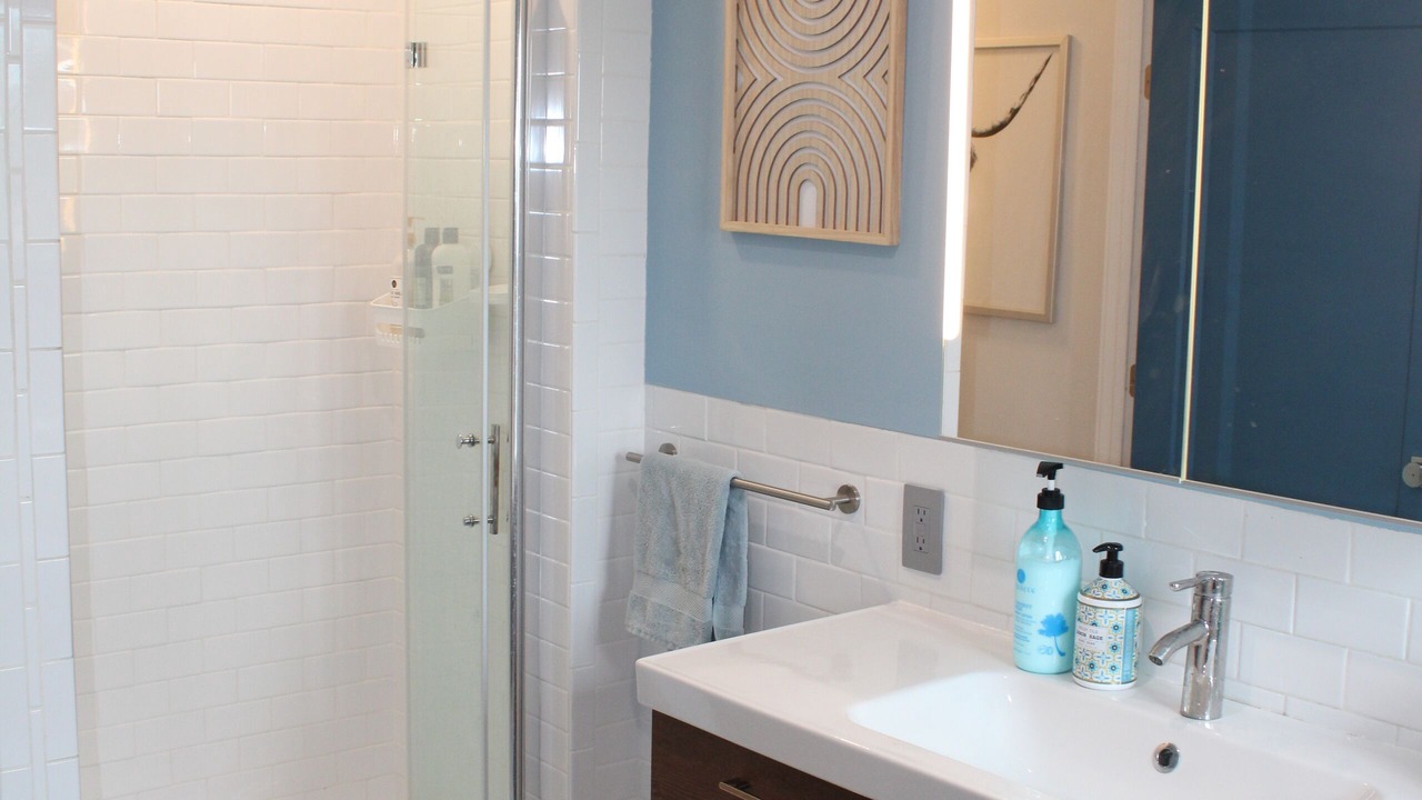 Photo of Bathroom in Cypress Park