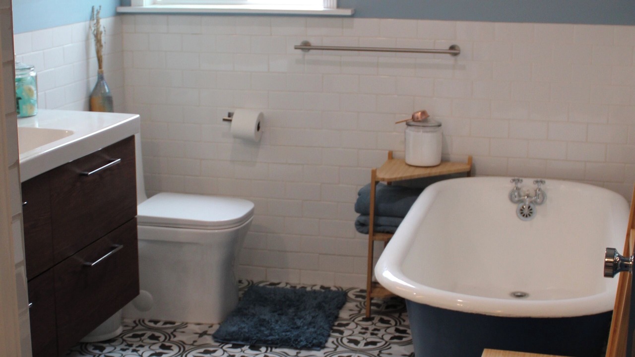 Photo of Bathroom in Cypress Park